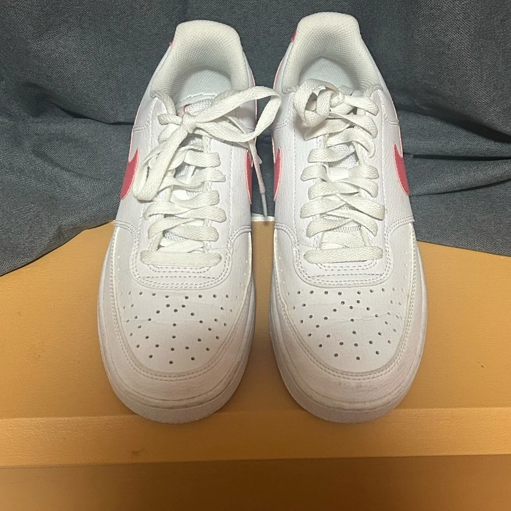 Nike White Sneakers, pink. Women’s Sz 8.5 court vision Air Force - Picture 2 of 5